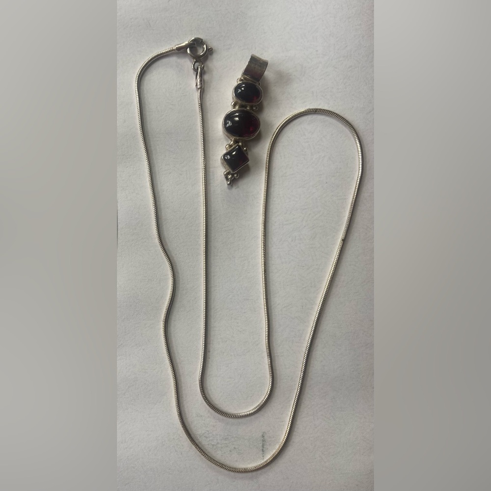 Vintage Sterling Silver cabochon garnet pendant with snake chain. - Picture 5 of 5